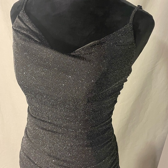 Women’s black gown, fits a size 6, floor length with train. - Picture 4 of 10